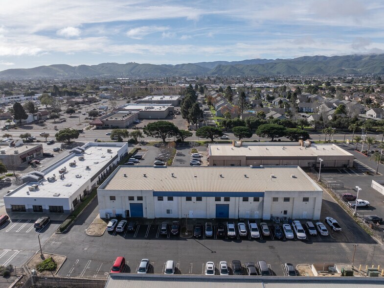 203-205 W Central Ave, Lompoc, CA à vendre - Photo de l’immeuble – Image 2 sur 21