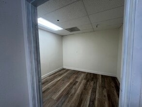 27001 La Paz Rd, Mission Viejo, CA à louer Photo intérieure– Image 2 sur 4