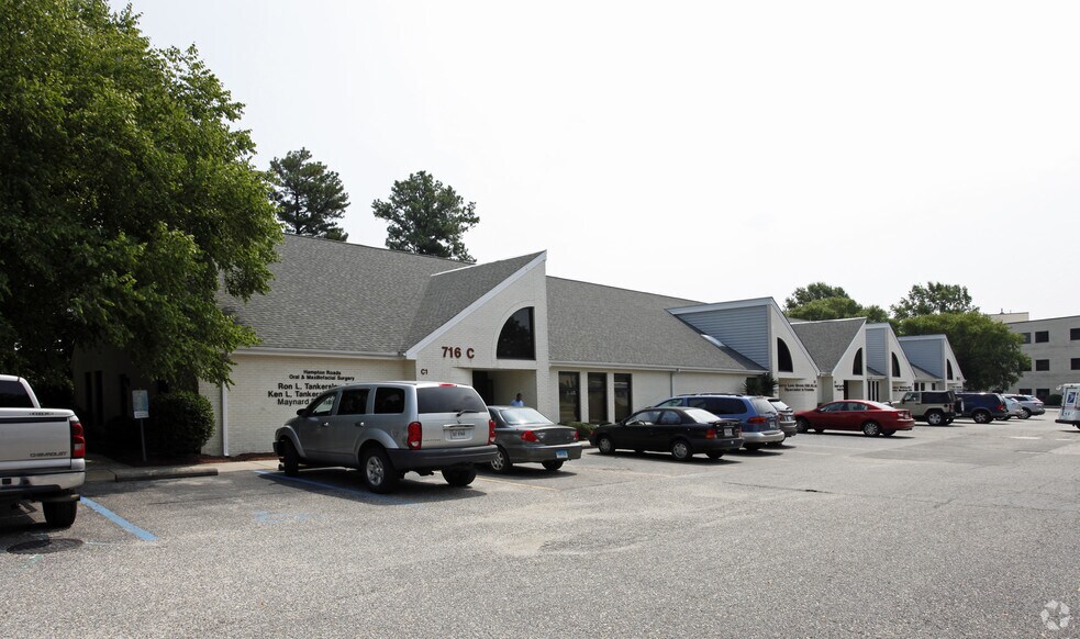 716 Denbigh Blvd, Newport News, VA à louer - Photo de l’immeuble – Image 2 sur 3