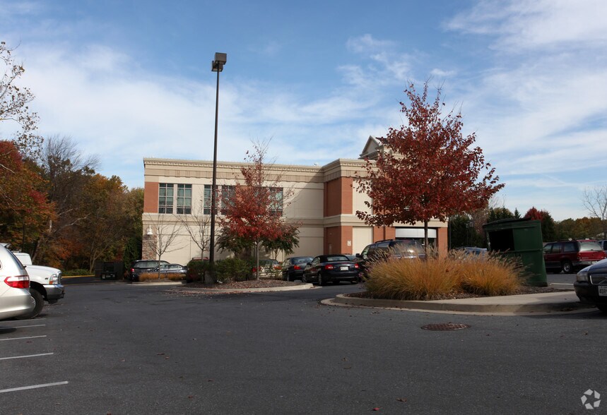 18330 Village Center Dr, Olney, MD à louer - Photo de l’immeuble – Image 2 sur 3