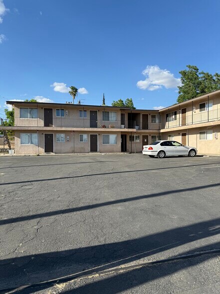 1700 Lincoln St, Bakersfield, CA à vendre - Photo de l’immeuble – Image 3 sur 28