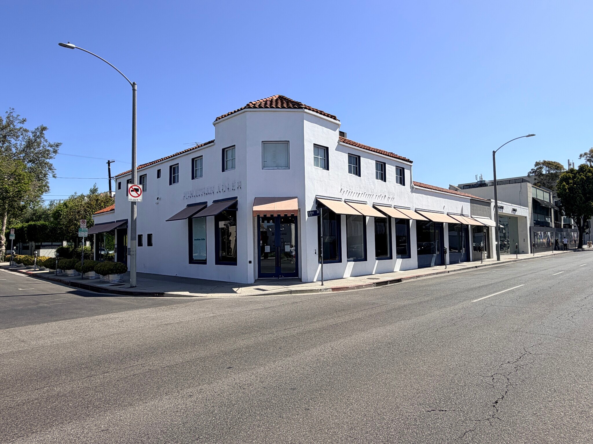 8117-8127 Melrose Ave, Los Angeles, CA à louer Photo principale– Image 1 sur 6
