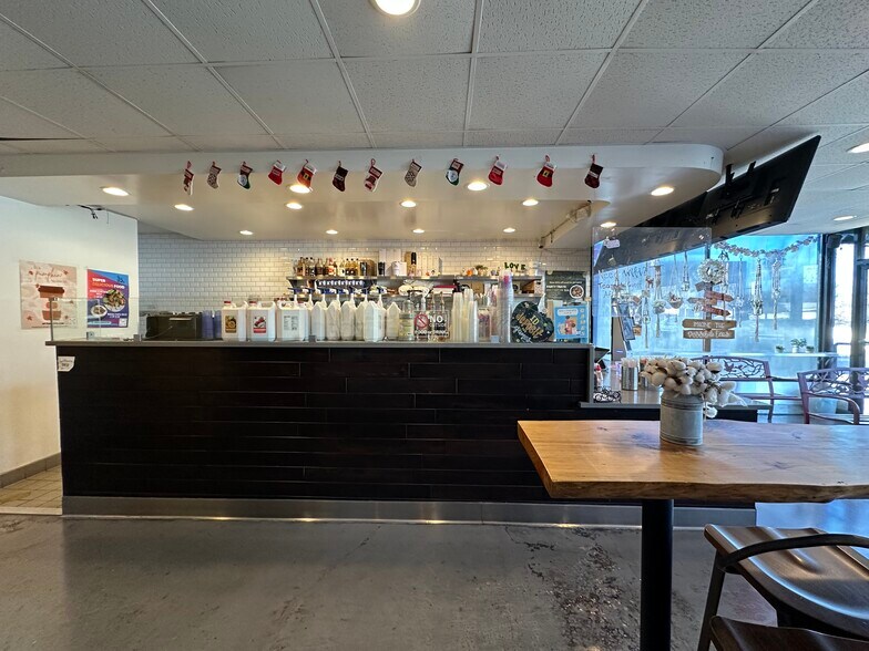 2520-2540 S Azusa Ave, West Covina, CA à louer - Photo intérieure – Image 3 sur 8