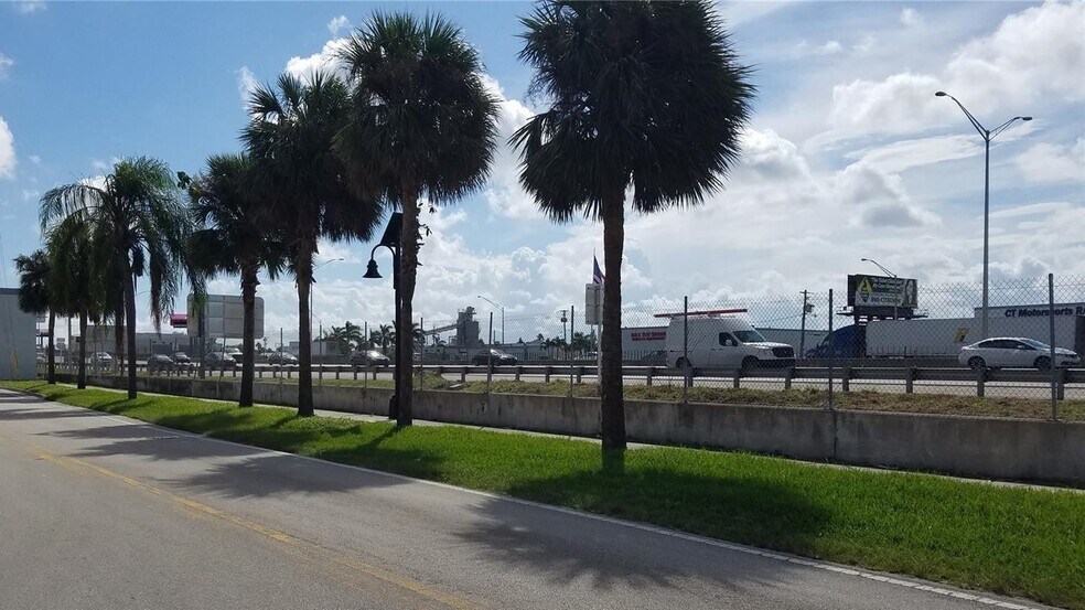 470 Ansin Blvd, Hallandale Beach, FL à louer - Photo de l’immeuble – Image 2 sur 27