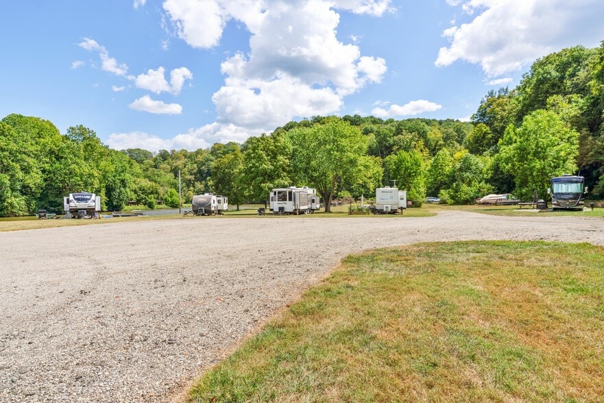 1 Greenwood Ln, Clarksville, PA à vendre - Photo de l’immeuble – Image 2 sur 9