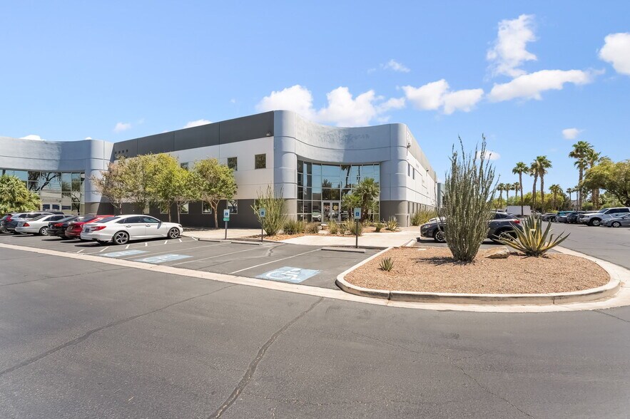 6744 Spencer St, Las Vegas, NV à vendre - Photo de l’immeuble – Image 3 sur 18
