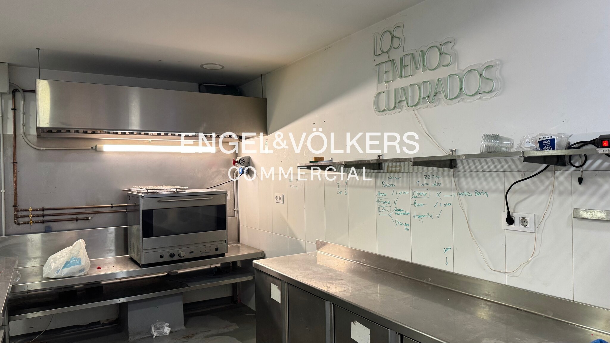 Local commercial dans Barcelone, Barcelona à louer Photo intérieure– Image 1 sur 11