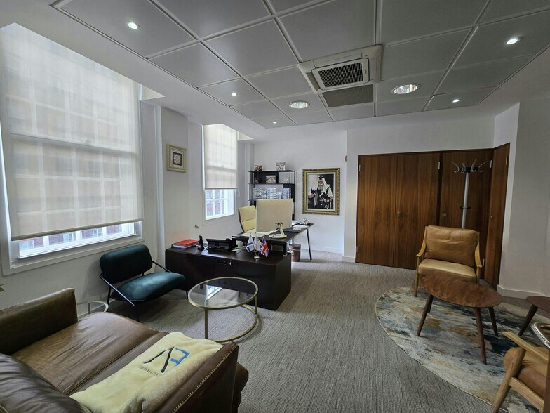 14 Berkeley St, Londres à louer - Photo de l’immeuble – Image 2 sur 7