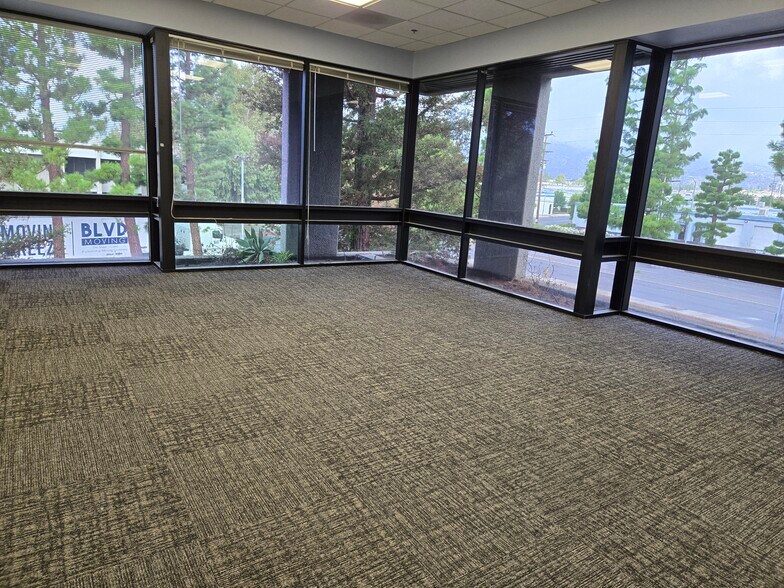 21540-21622 Plummer St, Chatsworth, CA à louer - Photo intérieure – Image 2 sur 6