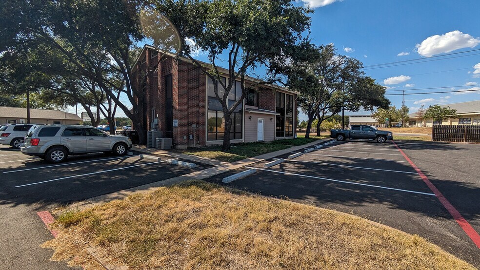 1201 Sam Bass Rd, Round Rock, TX à louer - Photo de l’immeuble – Image 2 sur 6