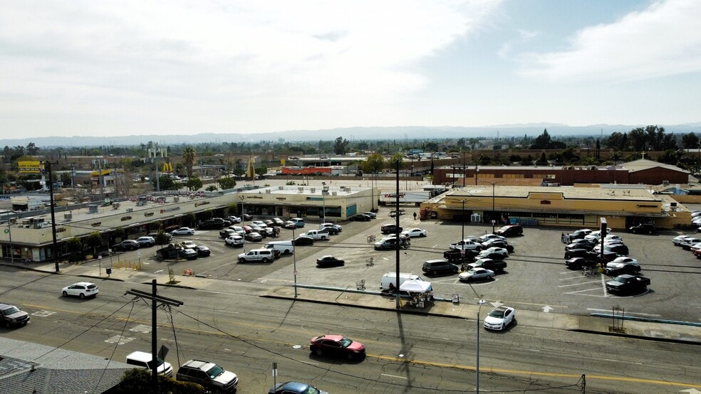 10421-10445 Laurel Canyon Blvd, Pacoima, CA à louer - Photo de l’immeuble – Image 2 sur 7
