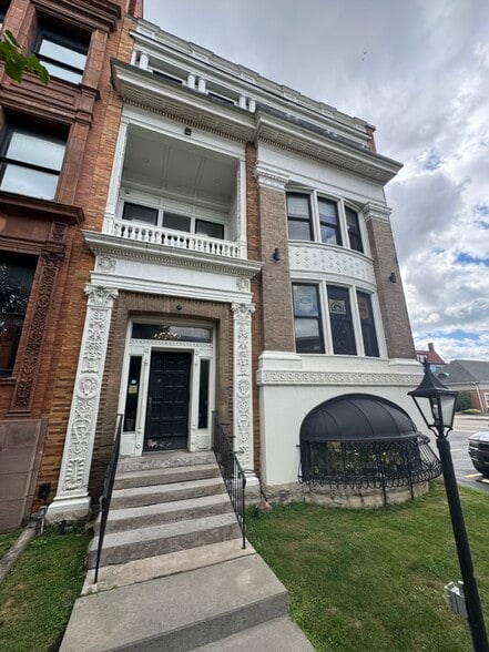 471 Delaware Ave, Buffalo, NY à louer - Photo principale – Image 1 sur 10