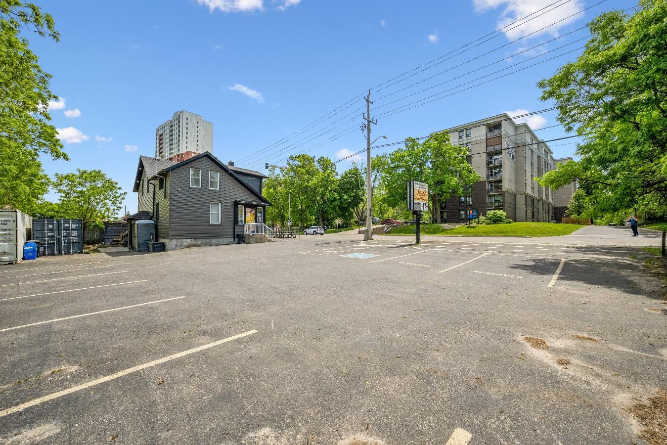 3188 King St E, Kitchener, ON à vendre Photo de l’immeuble– Image 1 sur 7