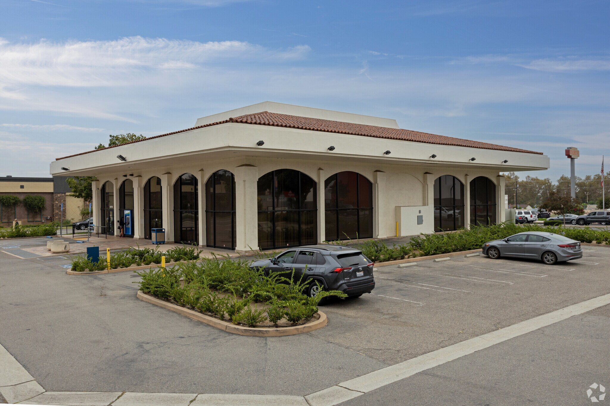 15175 Whittier Blvd, Whittier, CA à louer Photo principale– Image 1 sur 15