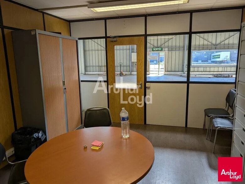 Local d'activités dans Le Rheu à vendre - Photo de l’immeuble – Image 2 sur 8