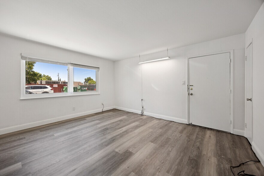 263 La Pala Dr, San Jose, CA à vendre - Photo de l’immeuble – Image 3 sur 25