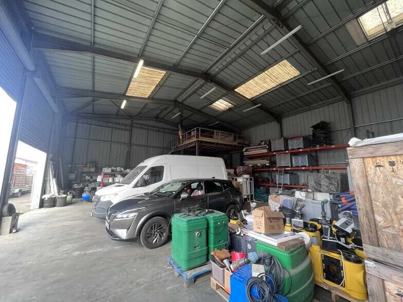 Local d'activités dans Bassens à vendre - Photo intérieure – Image 2 sur 7