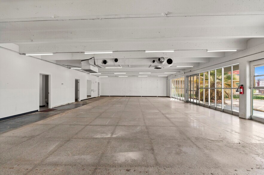 5421 Grissom Rd, San Antonio, TX à louer - Photo de l’immeuble – Image 3 sur 8