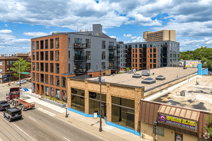 760 Raymond Ave, Saint Paul, MN à louer - Photo de l’immeuble – Image 2 sur 5