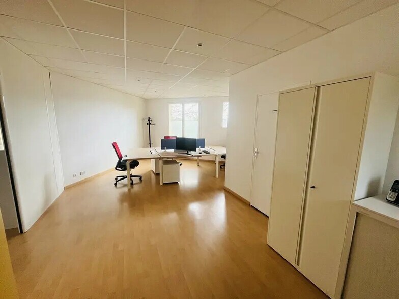 Bureau dans Maisons-Laffitte à louer - Photo de l’immeuble – Image 1 sur 3