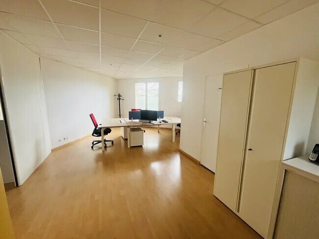Plus de détails pour Bureau à louer