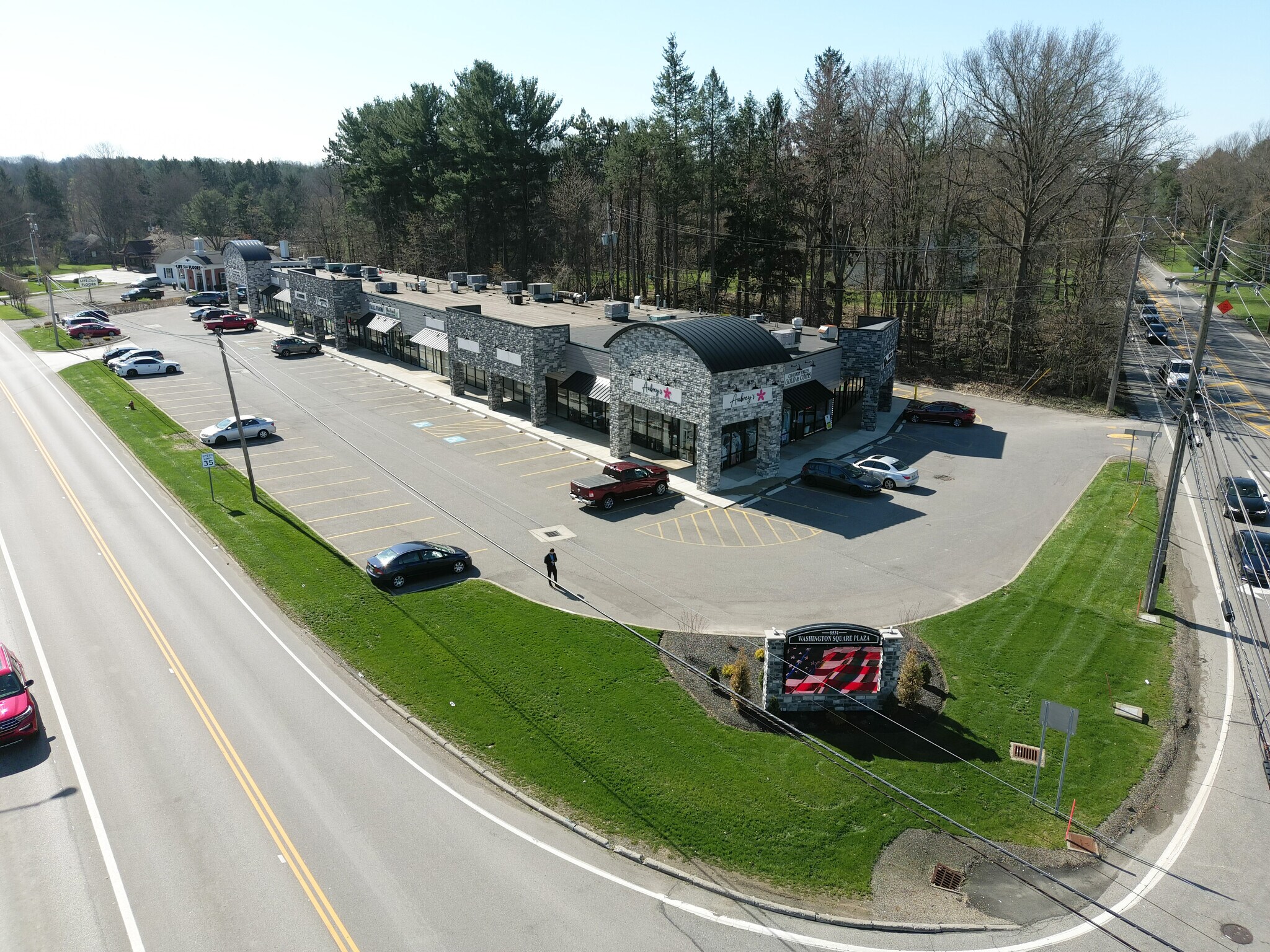 8533-8559 E Washington St, Chagrin Falls, OH à louer Photo de l’immeuble– Image 1 sur 16