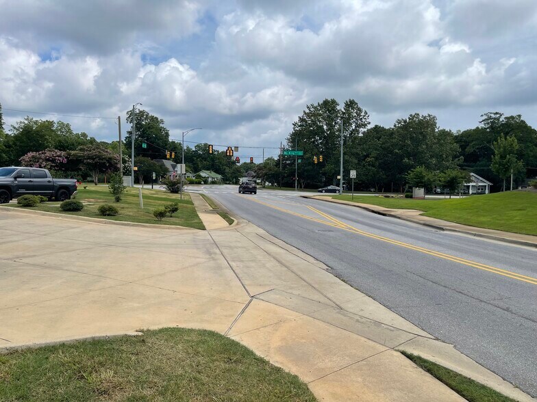 510 Geneva St, Opelika, AL à louer - Photo principale – Image 2 sur 7