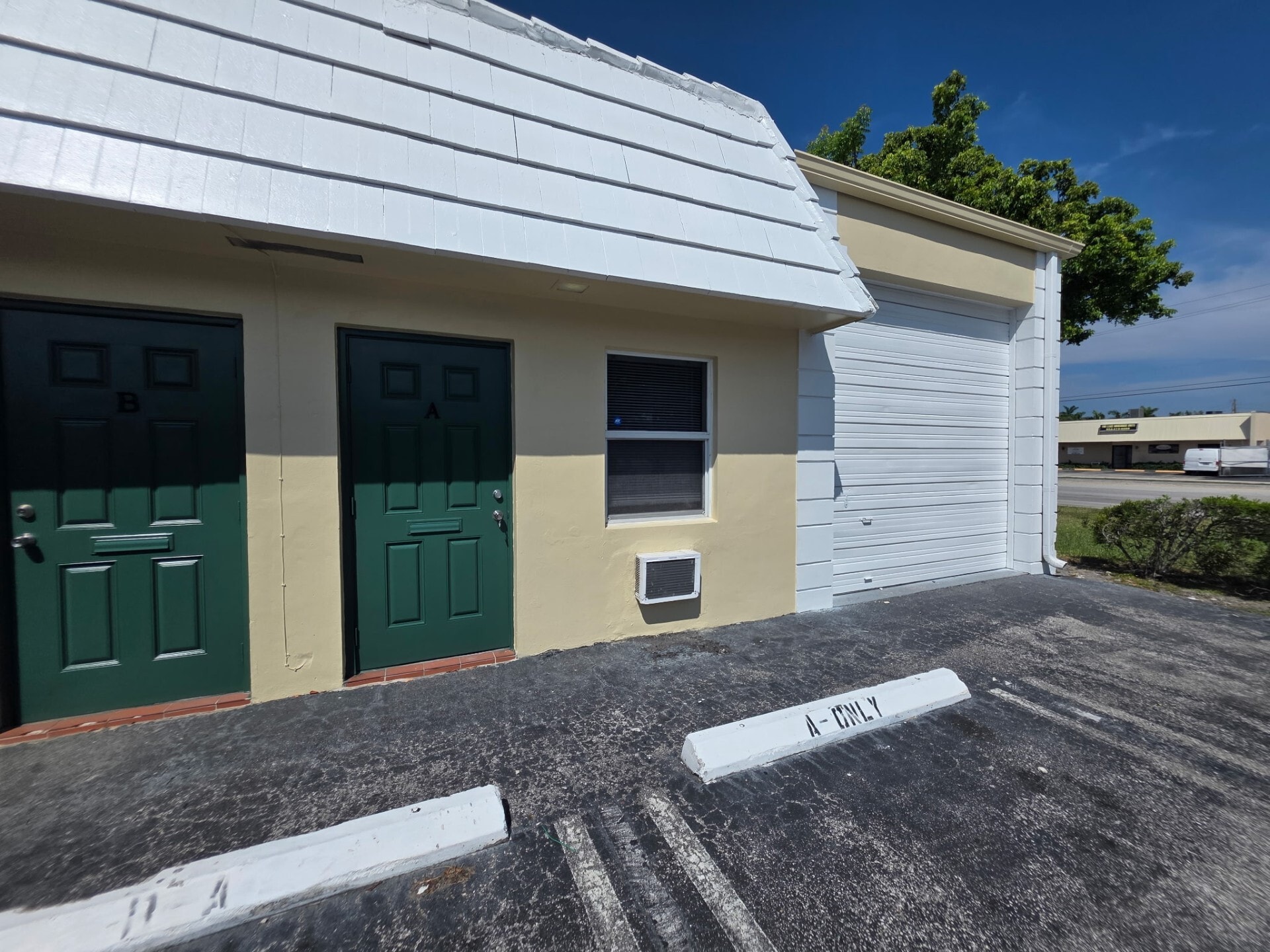 1451 SW 12th Ave, Pompano Beach, FL à louer Photo de l’immeuble– Image 1 sur 10