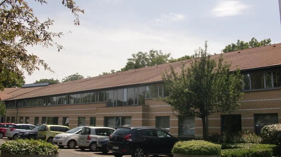 Bureau dans Champs-sur-Marne à vendre - Photo de l’immeuble – Image 1 sur 7
