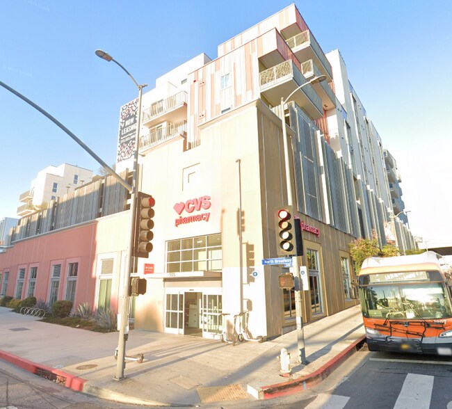 555 N Broadway, Los Angeles, CA à louer - Photo de l’immeuble – Image 2 sur 3