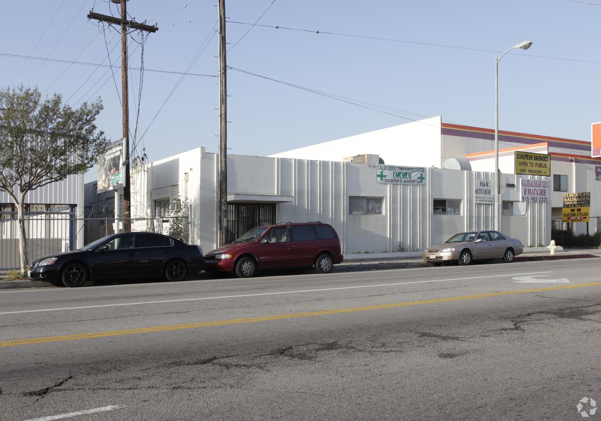 12926 Saticoy St, North Hollywood, CA à louer Photo principale– Image 1 sur 5
