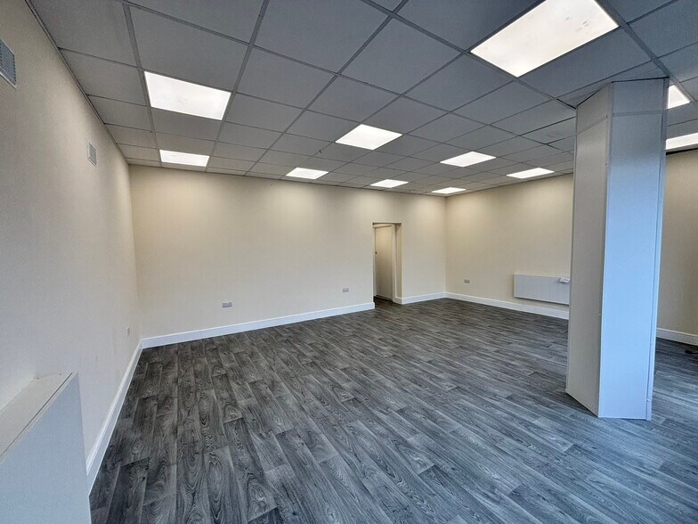 159 Hersham Rd, Walton On Thames à louer - Photo de l’immeuble – Image 2 sur 3