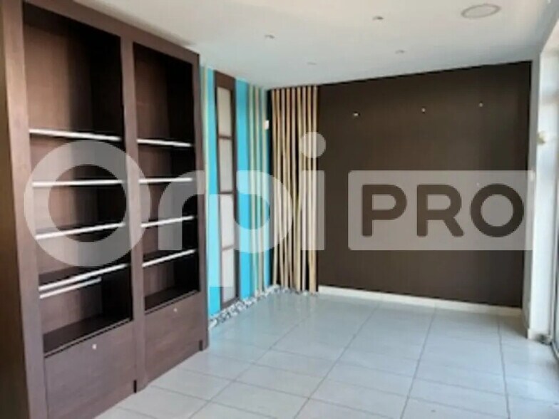 Local commercial dans Villefranche-sur-Saône à louer - Photo intérieure – Image 1 sur 9