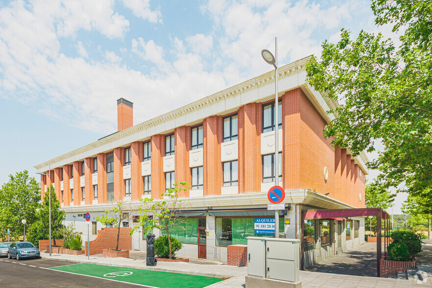 Calle Labradores, S/N, Boadilla del Monte, Madrid à louer - Photo de l’immeuble – Image 1 sur 4