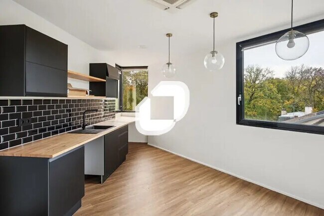 Plus de détails pour Bureau à vendre