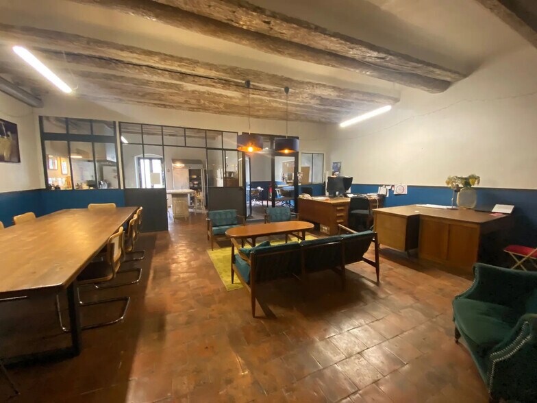 Bureau dans Marseille à vendre - Photo de l’immeuble – Image 2 sur 7