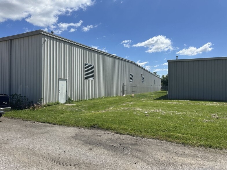 1414 Baker Ave, Evansville, IN à vendre - Photo de l’immeuble – Image 2 sur 16