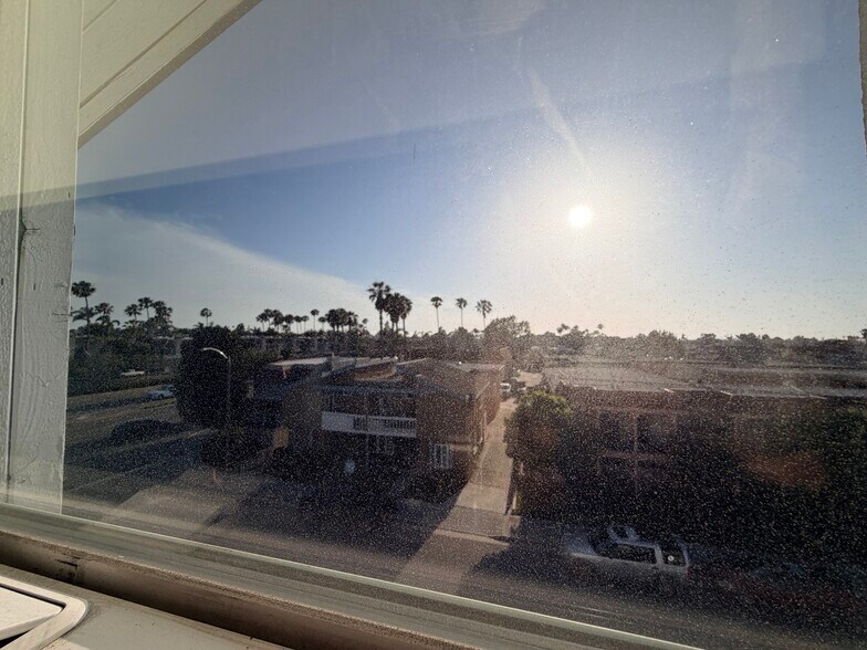 4911 Warner Ave, Huntington Beach, CA à louer - Photo de l’immeuble – Image 3 sur 16