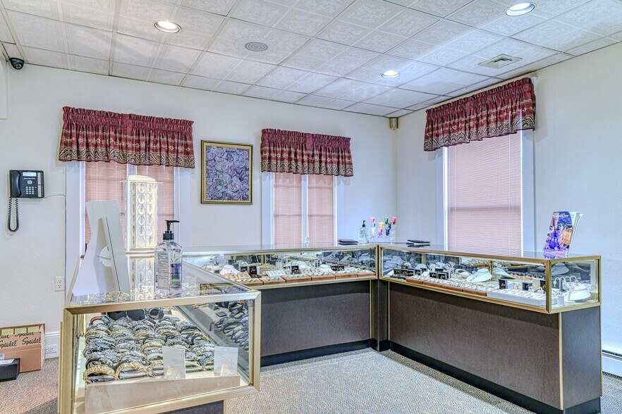 173 N Main St, Milltown, NJ à vendre - Photo intérieure – Image 3 sur 45