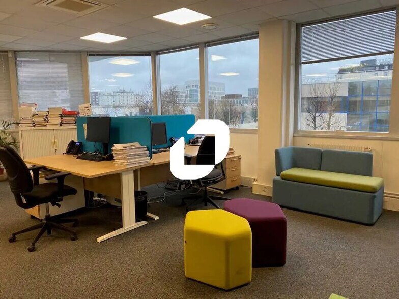 Local d’activités dans Gennevilliers à louer - Photo de l’immeuble – Image 2 sur 8