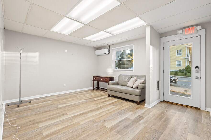 404 Smithfield Ave, Pawtucket, RI à vendre - Photo de l’immeuble – Image 3 sur 23