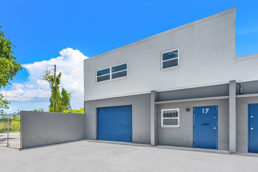 12950 58th St N, Clearwater, FL à louer - Photo de l’immeuble – Image 2 sur 14