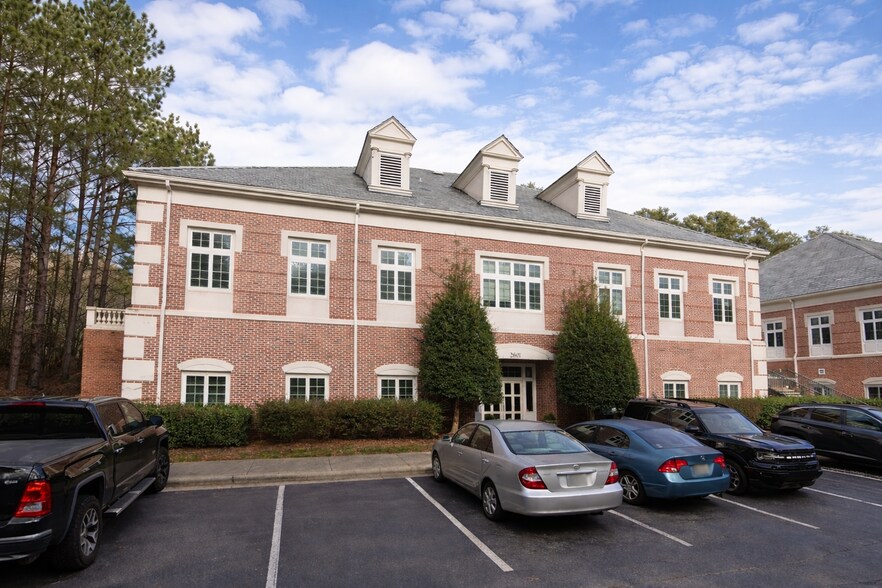2601 Weston Pky, Cary, NC à louer - Photo de l’immeuble – Image 2 sur 3