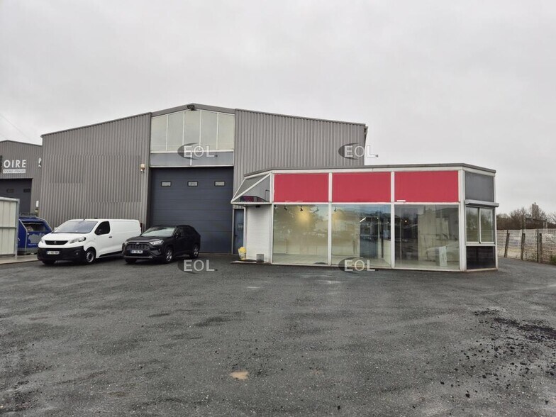 16 Rue Du Chêne Vert, SAINT-BARTHELEMY-D'ANJOU à louer - Photo de l’immeuble – Image 1 sur 3