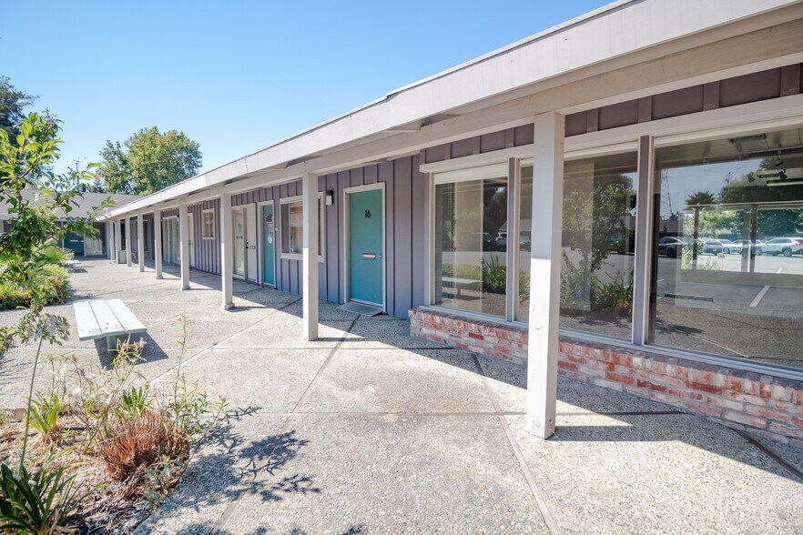 621 E Campbell Ave, Campbell, CA à louer - Photo de l’immeuble – Image 3 sur 12