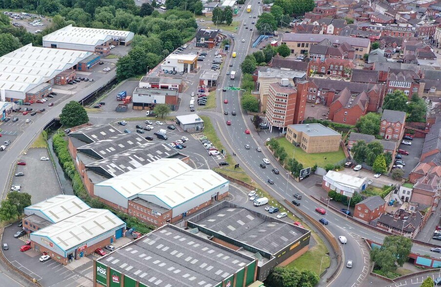 Mill Race Ln, Stourbridge à louer - Photo de l’immeuble – Image 1 sur 4