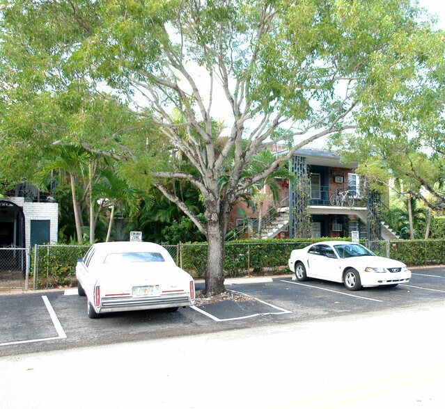 608 SE 6th St, Fort Lauderdale, FL à louer - Photo de l’immeuble – Image 2 sur 9
