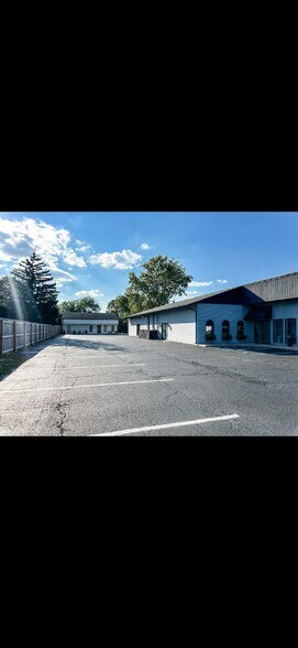 4611 N Wheeling Ave, Muncie, IN à louer - Photo de l’immeuble – Image 3 sur 12