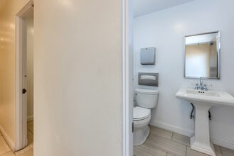 9024 W Olympic Blvd, Beverly Hills, CA à louer Photo intérieure– Image 2 sur 13