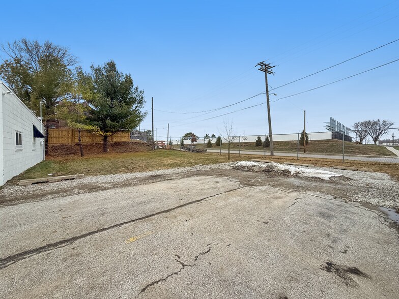 3940 Dixon St, Des Moines, IA à louer - Photo de l’immeuble – Image 3 sur 14